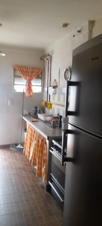 Lote mas casa y dos galpones en la calle Colon al 700